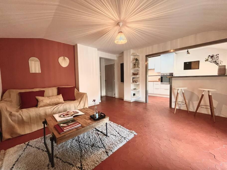 Appartement A Pied Du Centre Avec Place De Parking Arlés Exterior foto